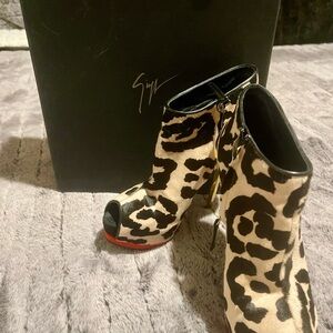 Elegant Leopard Print Peep-Toe Ankle Boots